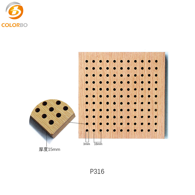 壁および天井の装飾のための穴があいた木の音響のパネル